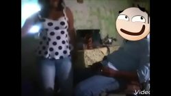 Mujer con ganas de verga baila como puta para seducir a hombres