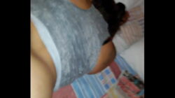 Madura culona empinada en la cama, cogida por sobrino.