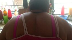 Señora gorda dando sentones sobre la verga
