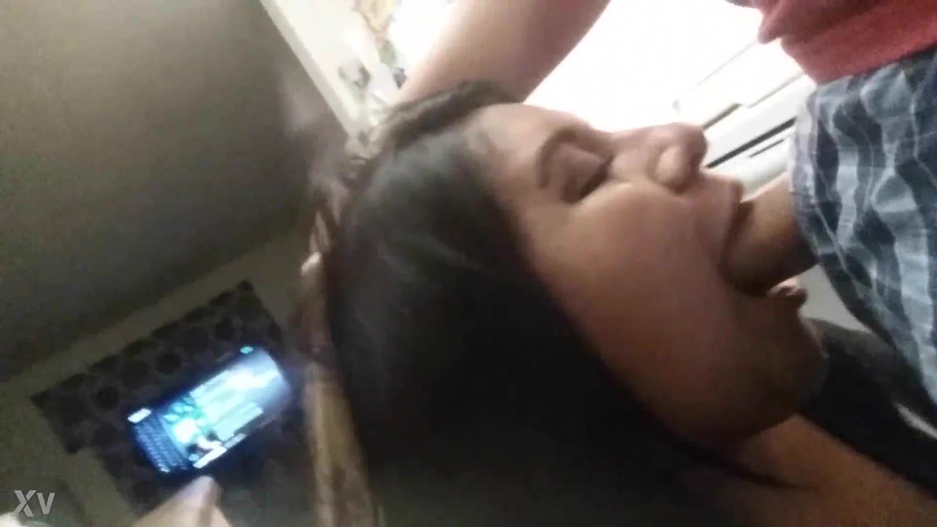 Captura 1 del video: Mi cuñada me recibe con una deliciosa mamada