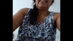 Mi maestra Emma anda de cachonda, quiere que me la coja