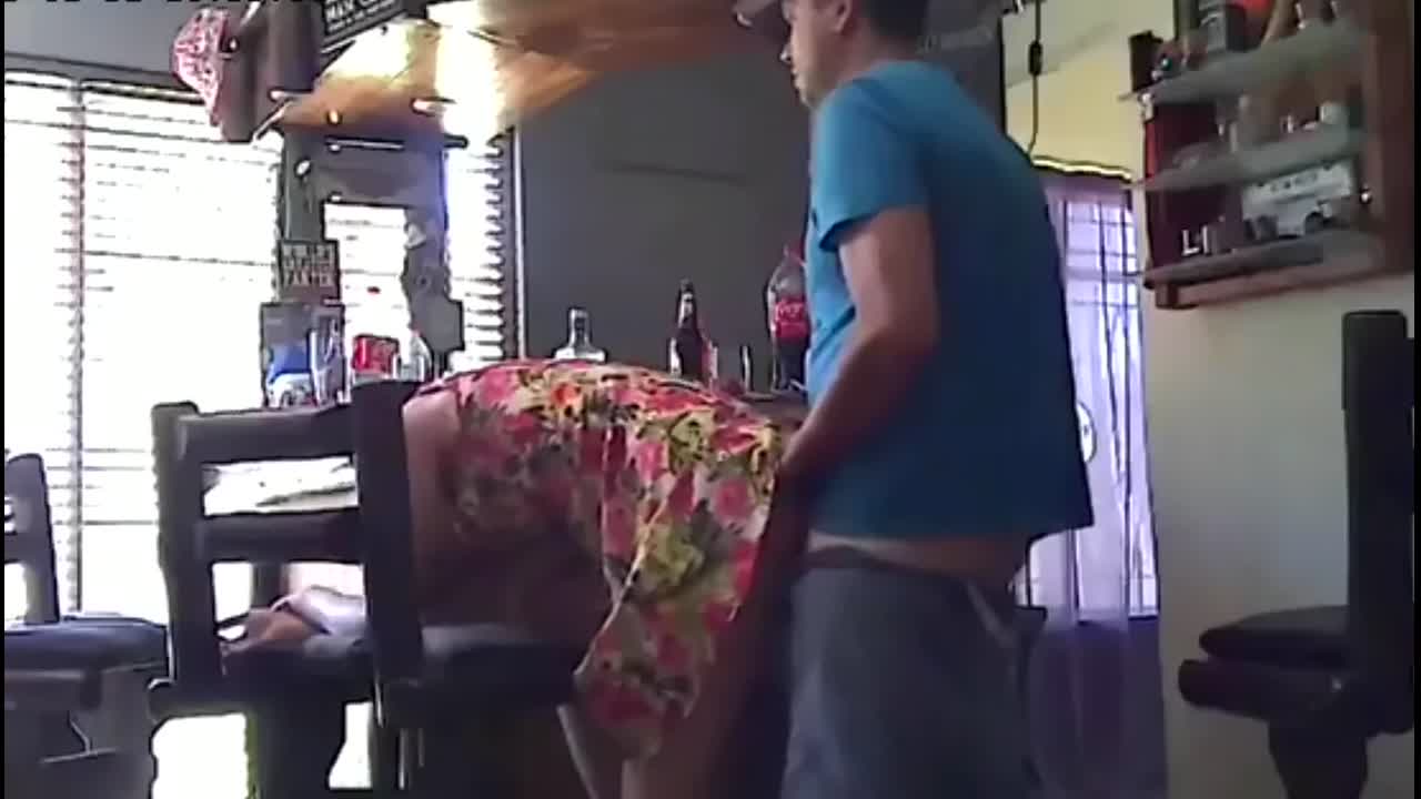 Captura 3 del video: Mi mujer coge con el vecino de 18 años a mis espaldas